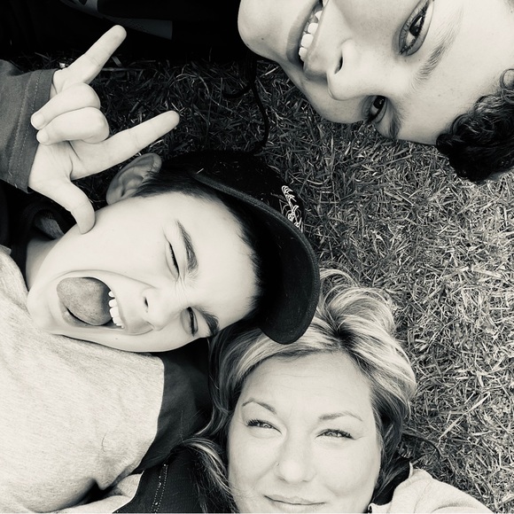 🪷Meet your Posher, Ashley🪷 - Picture 8 of 11